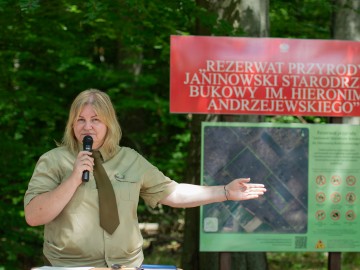 Uroczystość z okazji utworzenia 99 rezerwatu w wjewództwie łódzkim -rezerwatu przyrody 'Janinowski Starodrzew Bukowy im. Hieronima Andrzejewskiego